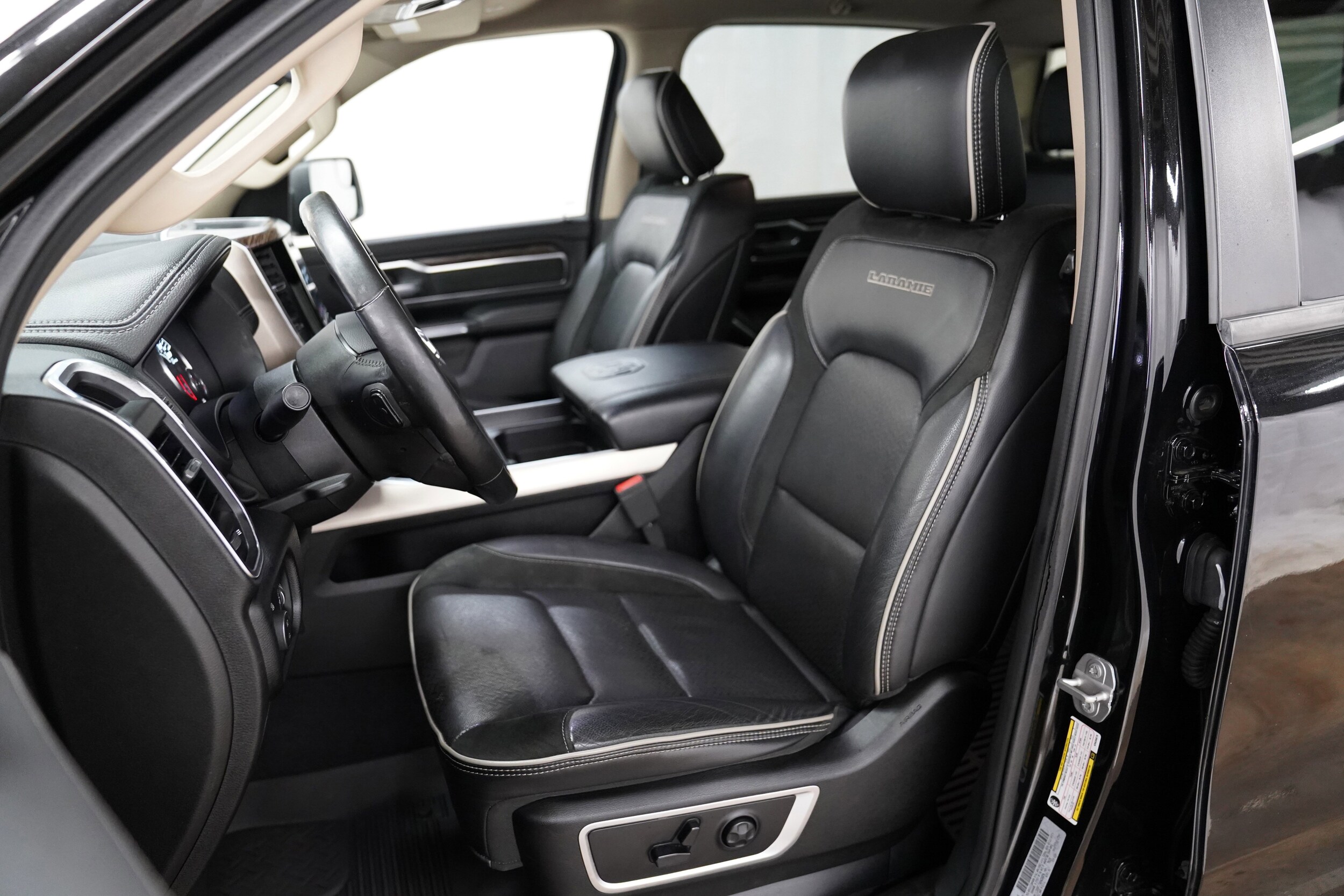 2019 Ram 1500 Laramie photo 4