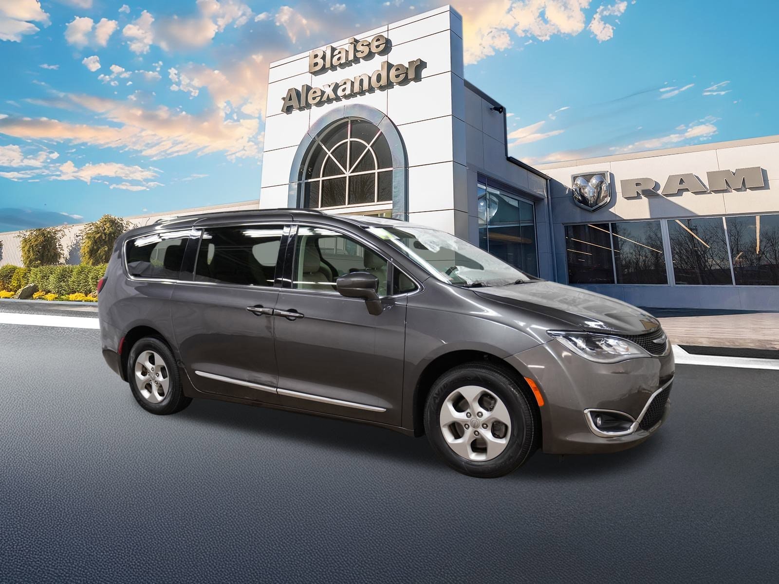 2017 Chrysler Pacifica Touring-L Plus