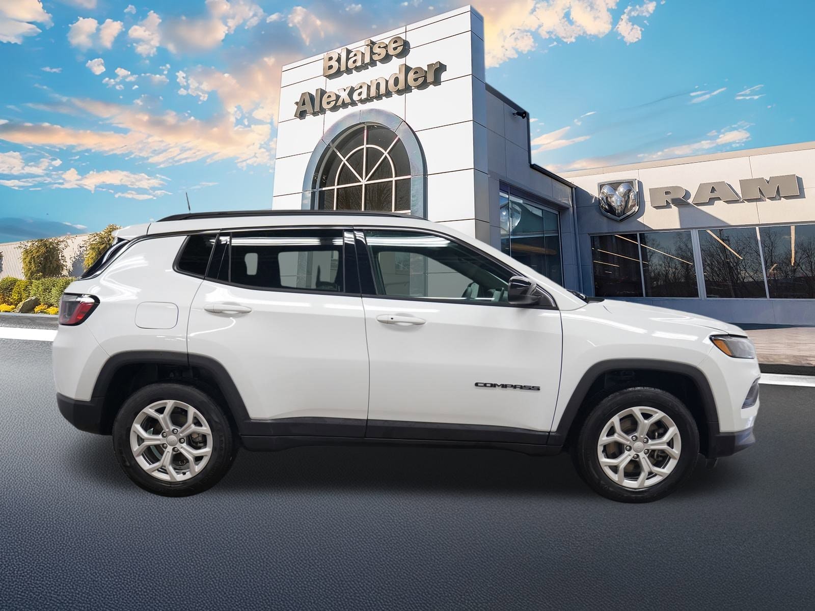 Used 2024 Jeep Compass Latitude with VIN 3C4NJDBN1RT106637 for sale in Lewisburg, PA