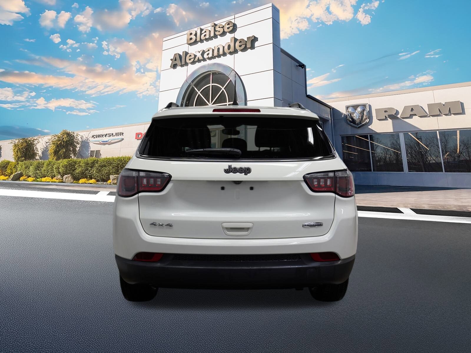 2018 Jeep Compass Latitude photo 3