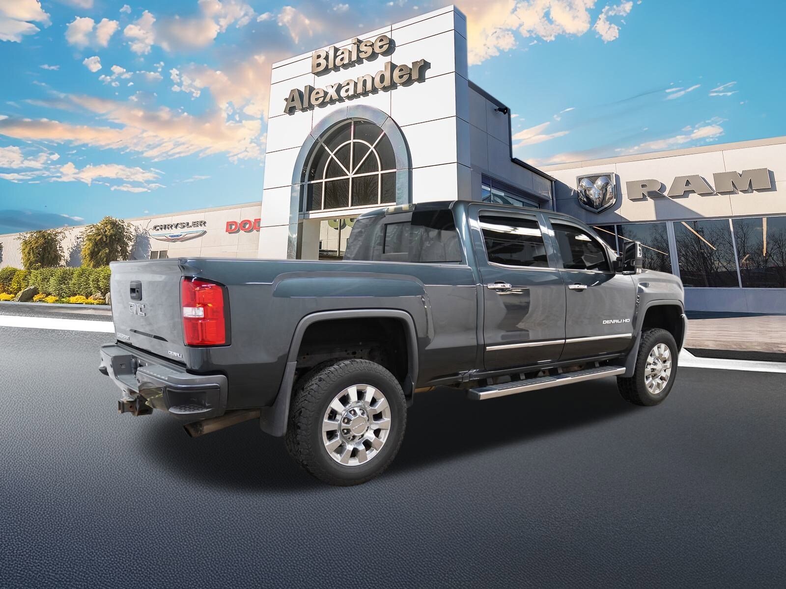 2017 Gmc Sierra 2500 HD Denali photo 3