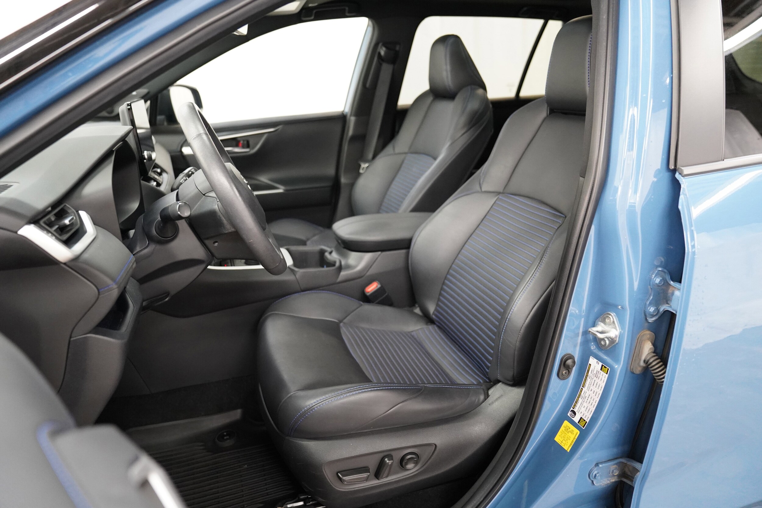 2023 Toyota RAV4 Hybrid XSE photo 4