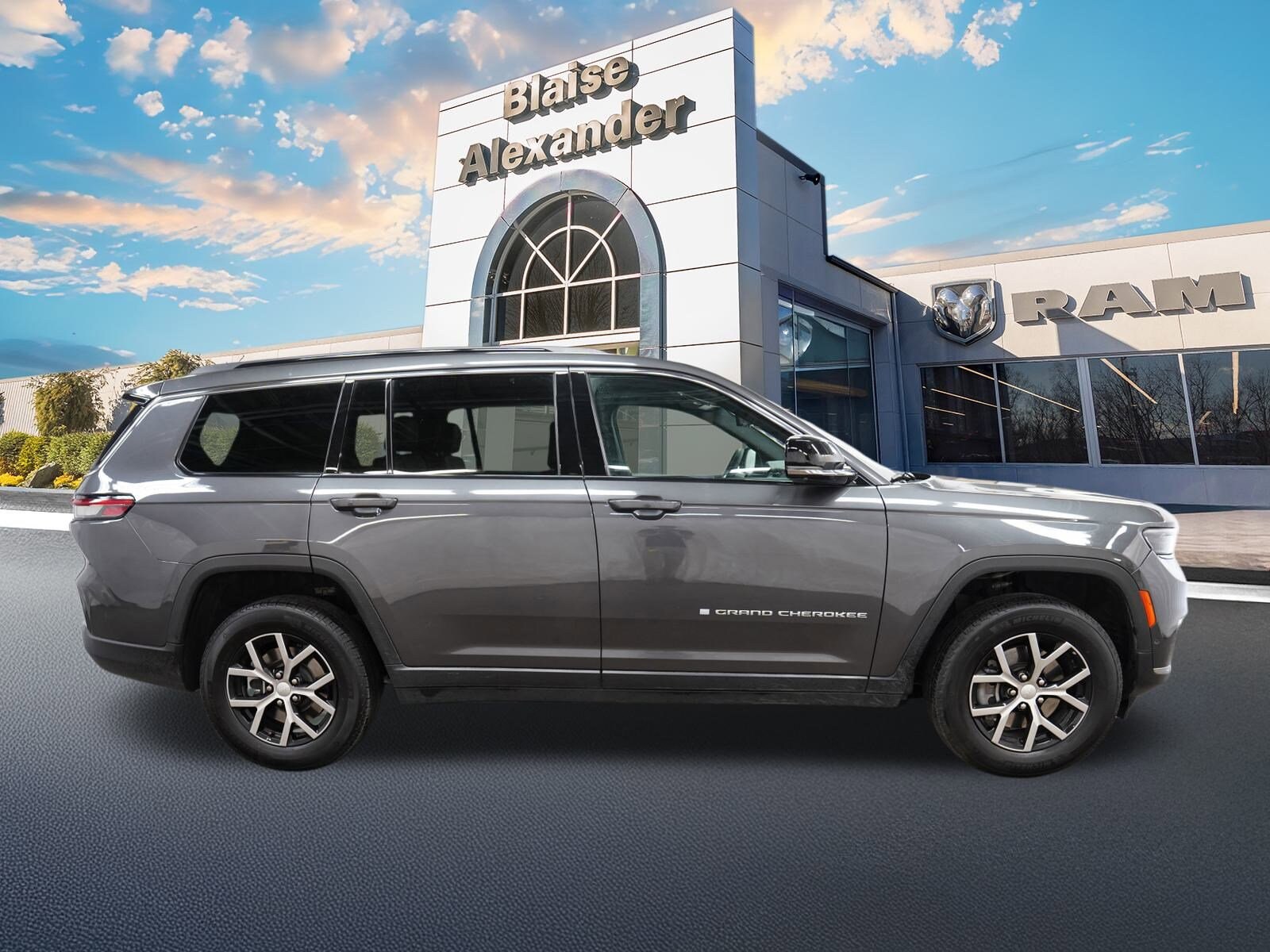 2024 Jeep Grand Cherokee Limited photo 2