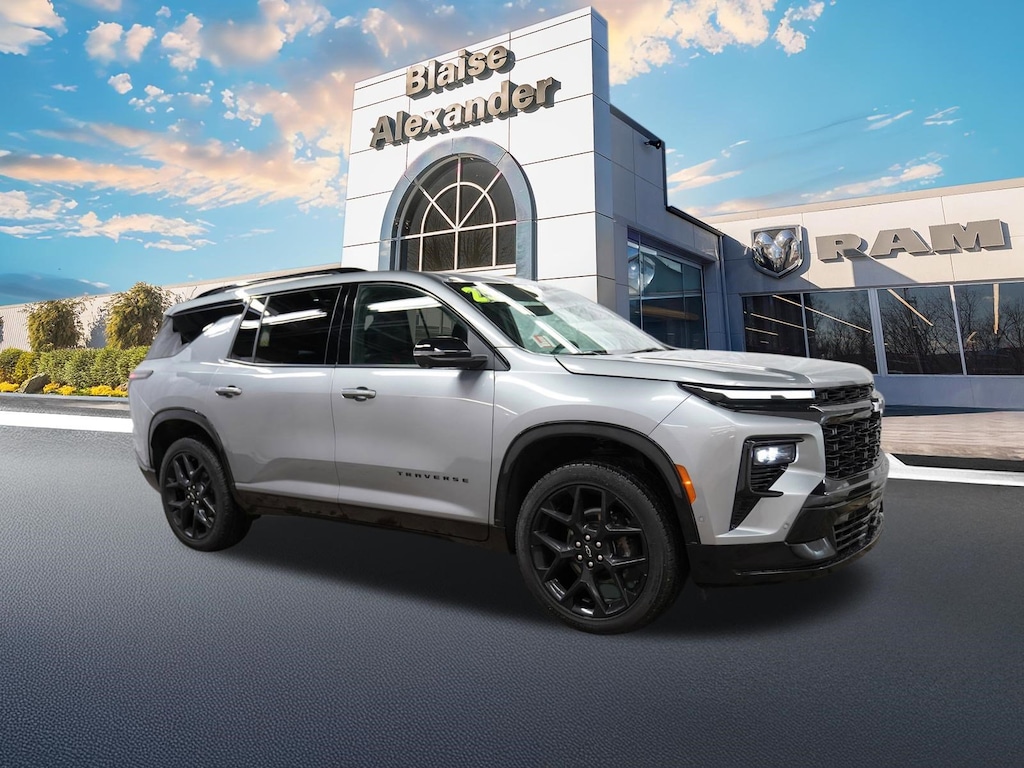 Used 2025 Chevrolet Traverse AWD RS SUV