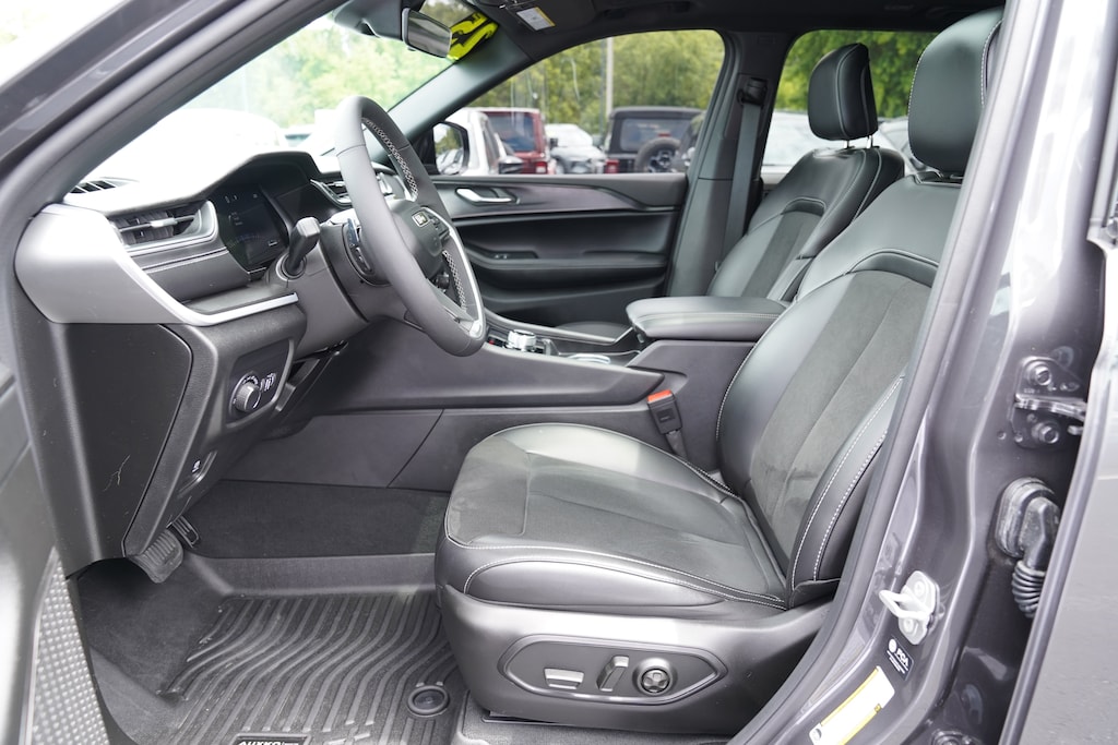 Used 2025 Jeep Grand Cherokee Altitude X SUV