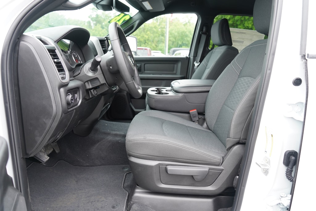 New 2026 Ram 2500 TRADESMAN CREW CAB 4X4 6'4 BOX Pickup