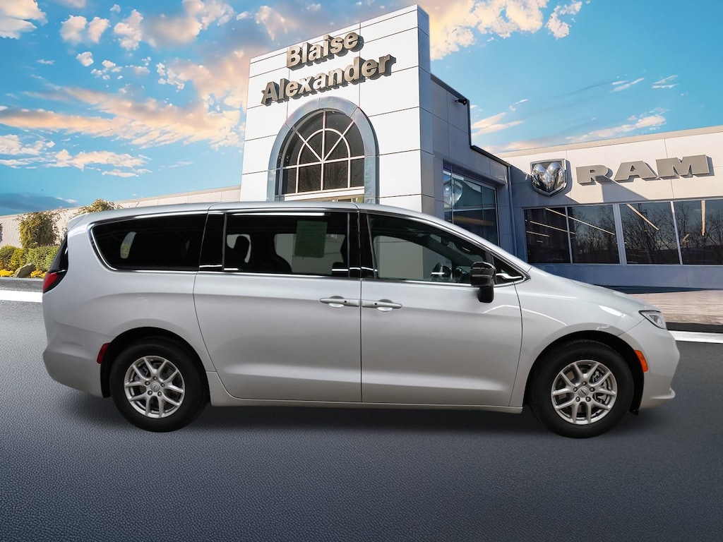 Used 2026 Chrysler Pacifica Select Van Passenger Van