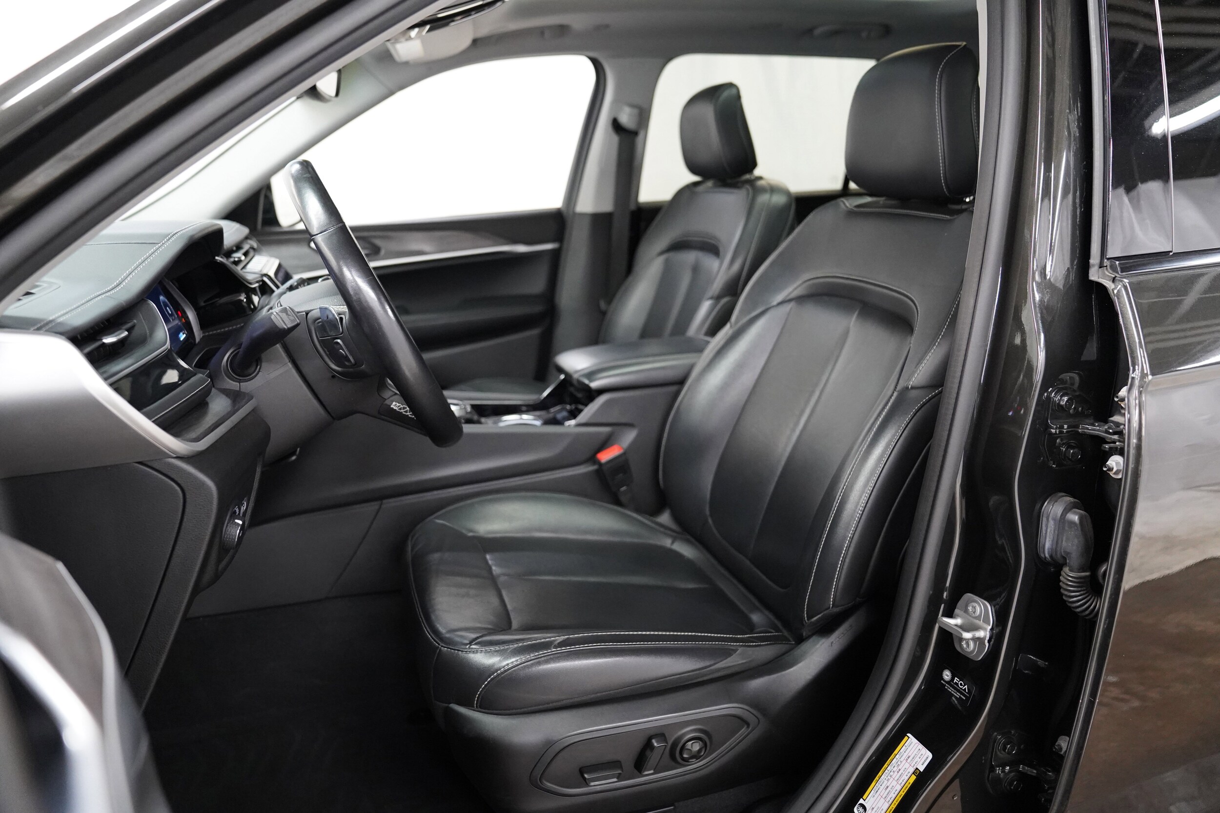 2022 Jeep Grand Cherokee Limited photo 2