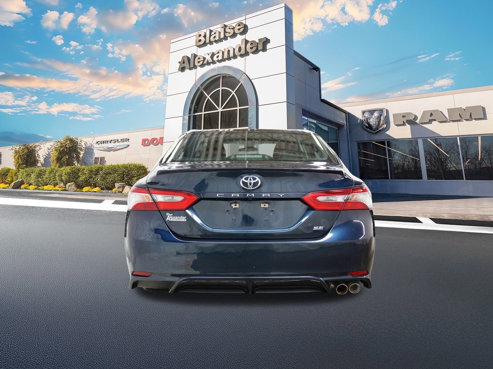 2018 Toyota Camry SE photo 4