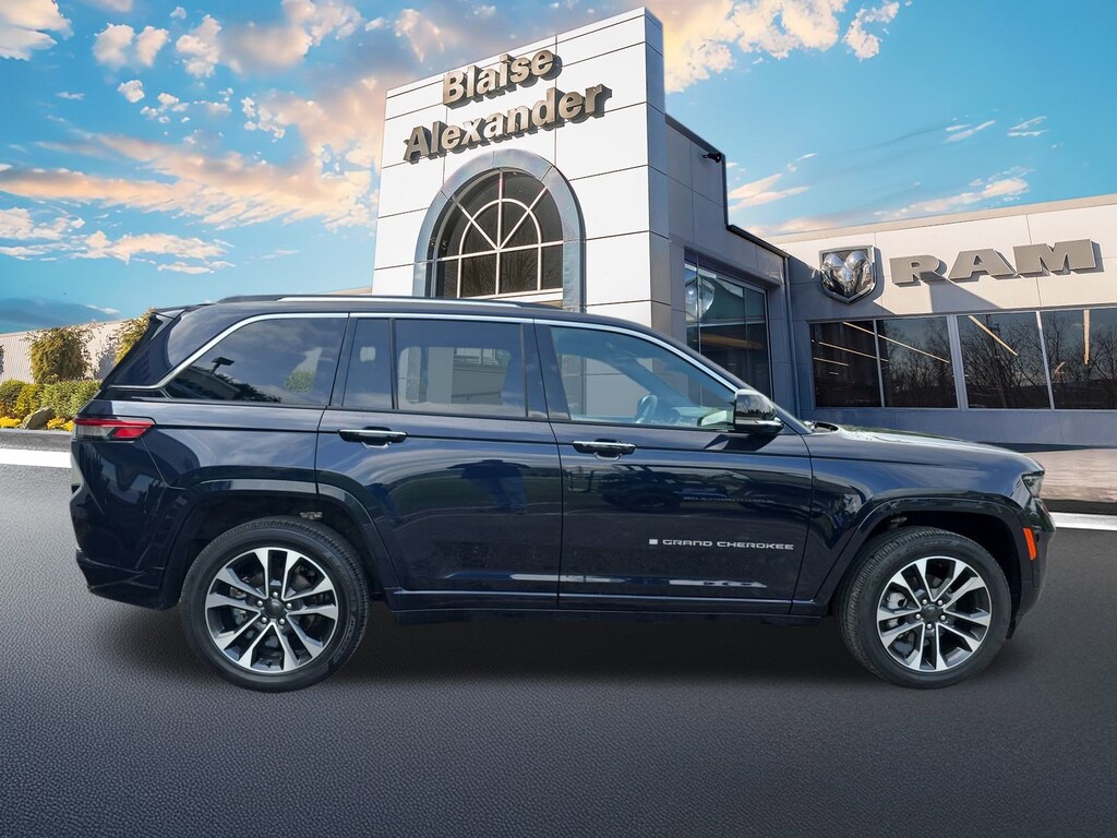Used 2023 Jeep Grand Cherokee Overland SUV