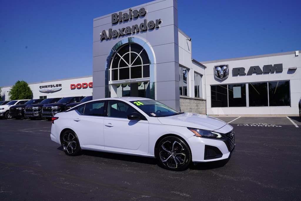 Used 2024 Nissan Altima 2.5 SR Sedan