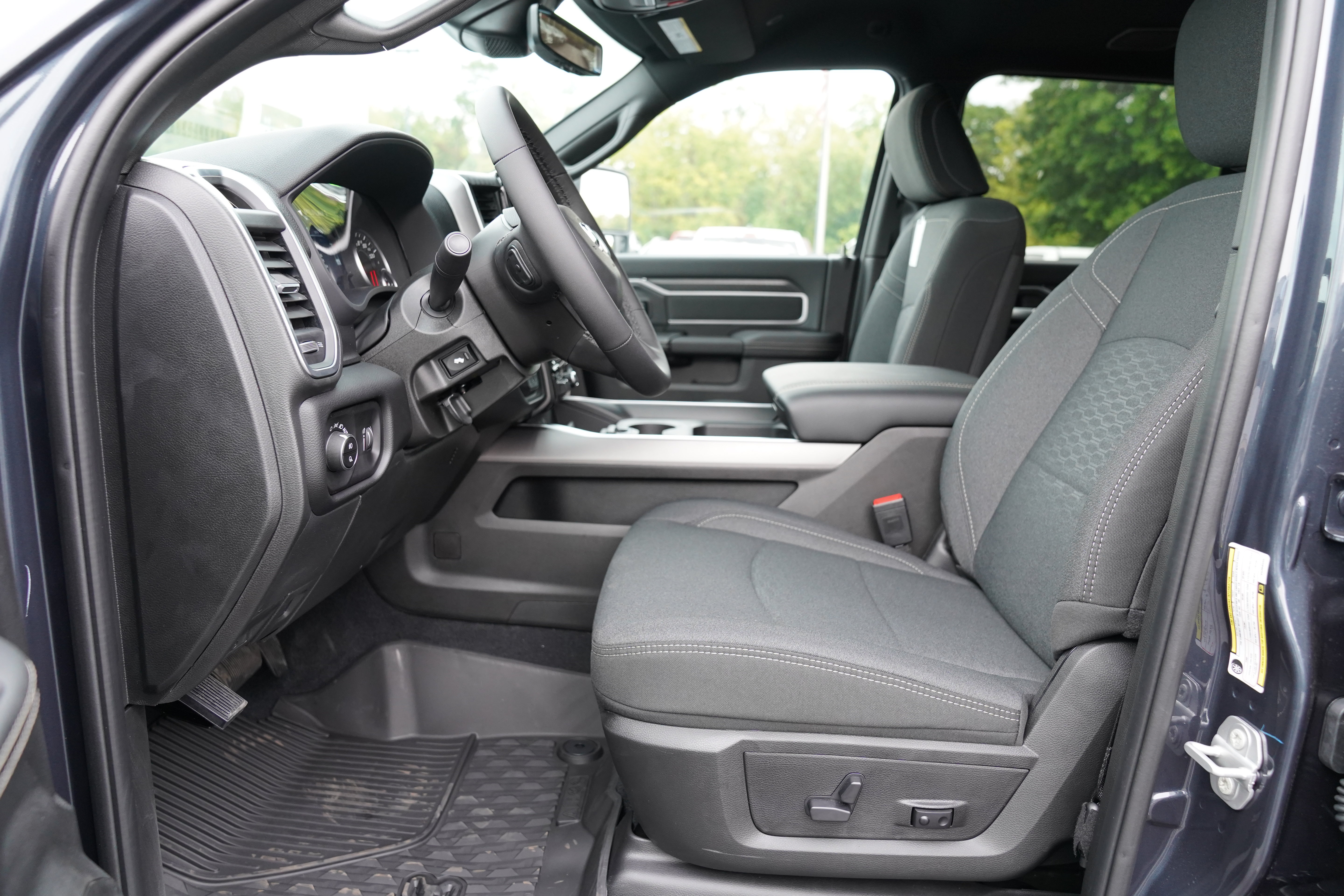 New 2027 Ram 2500 BIG HORN CREW CAB 4X4 Pickup
