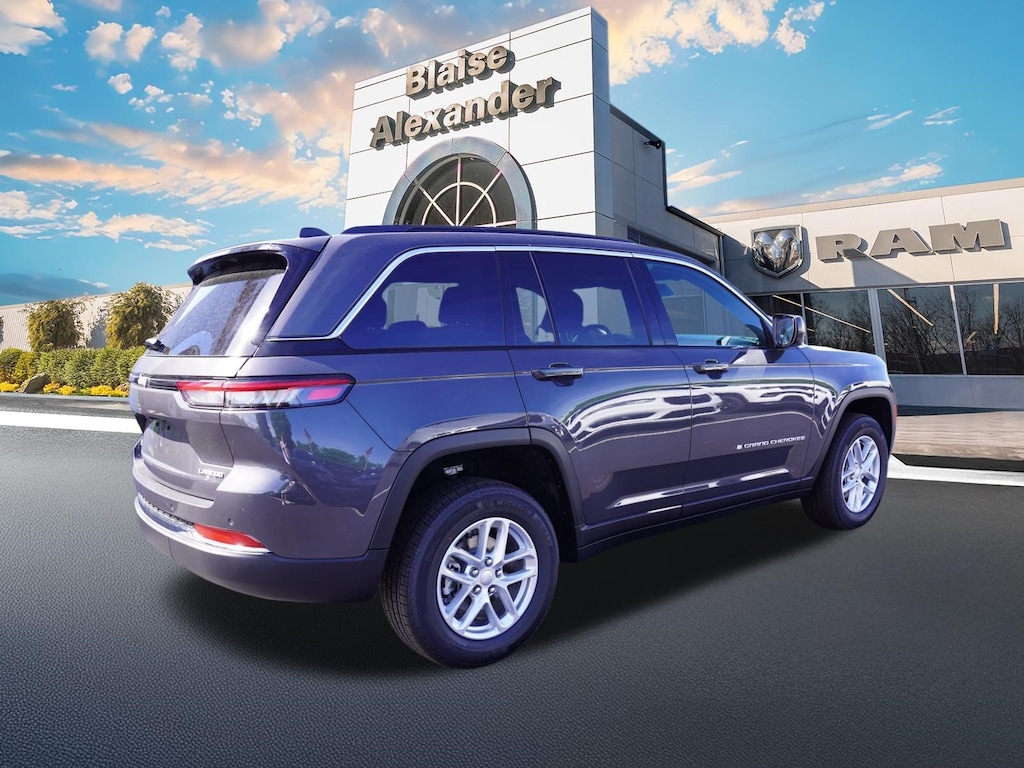 New 2026 Jeep Grand Cherokee LAREDO 4X4 Sport Utility