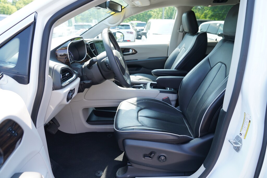 Used 2024 Chrysler Pacifica Limited Van Passenger Van