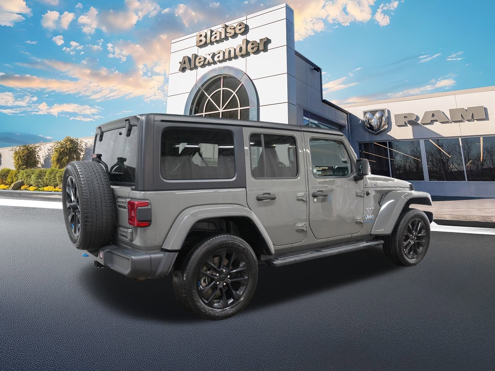 2023 Jeep Wrangler 4xe Sahara photo 3