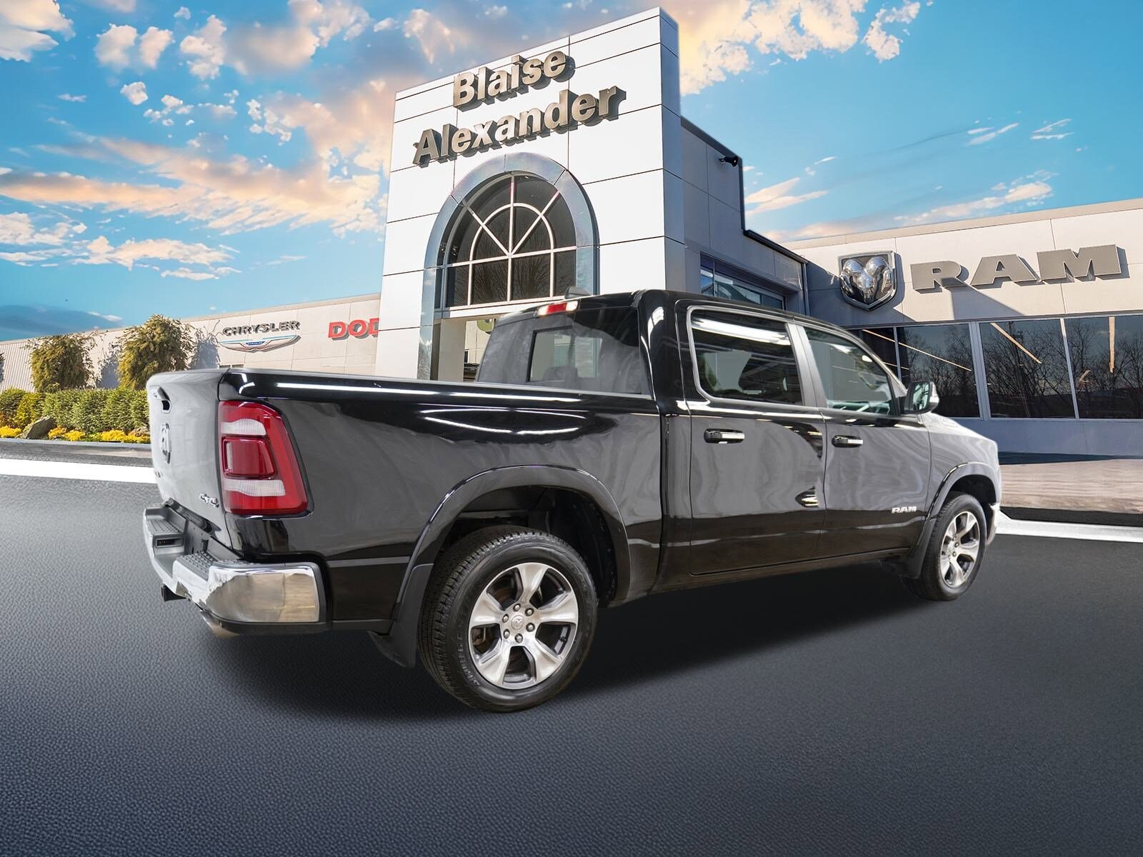 2019 Ram 1500 Laramie photo 3
