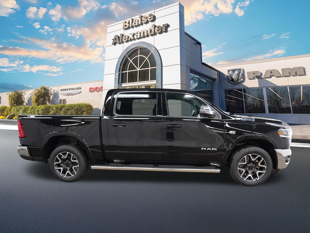 New 2026 Ram 1500 LARAMIE CREW CAB 4X4 5'7 BOX Pickup
