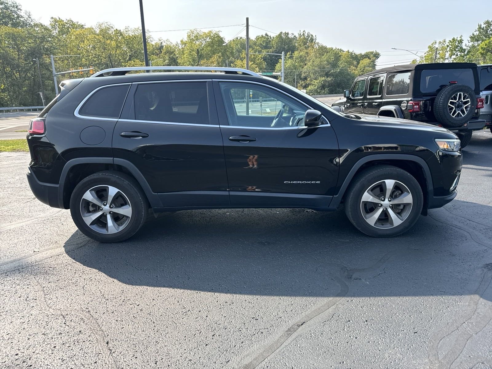 Used 2021 Jeep Cherokee Limited with VIN 1C4PJMDX4MD213879 for sale in Lewisburg, PA