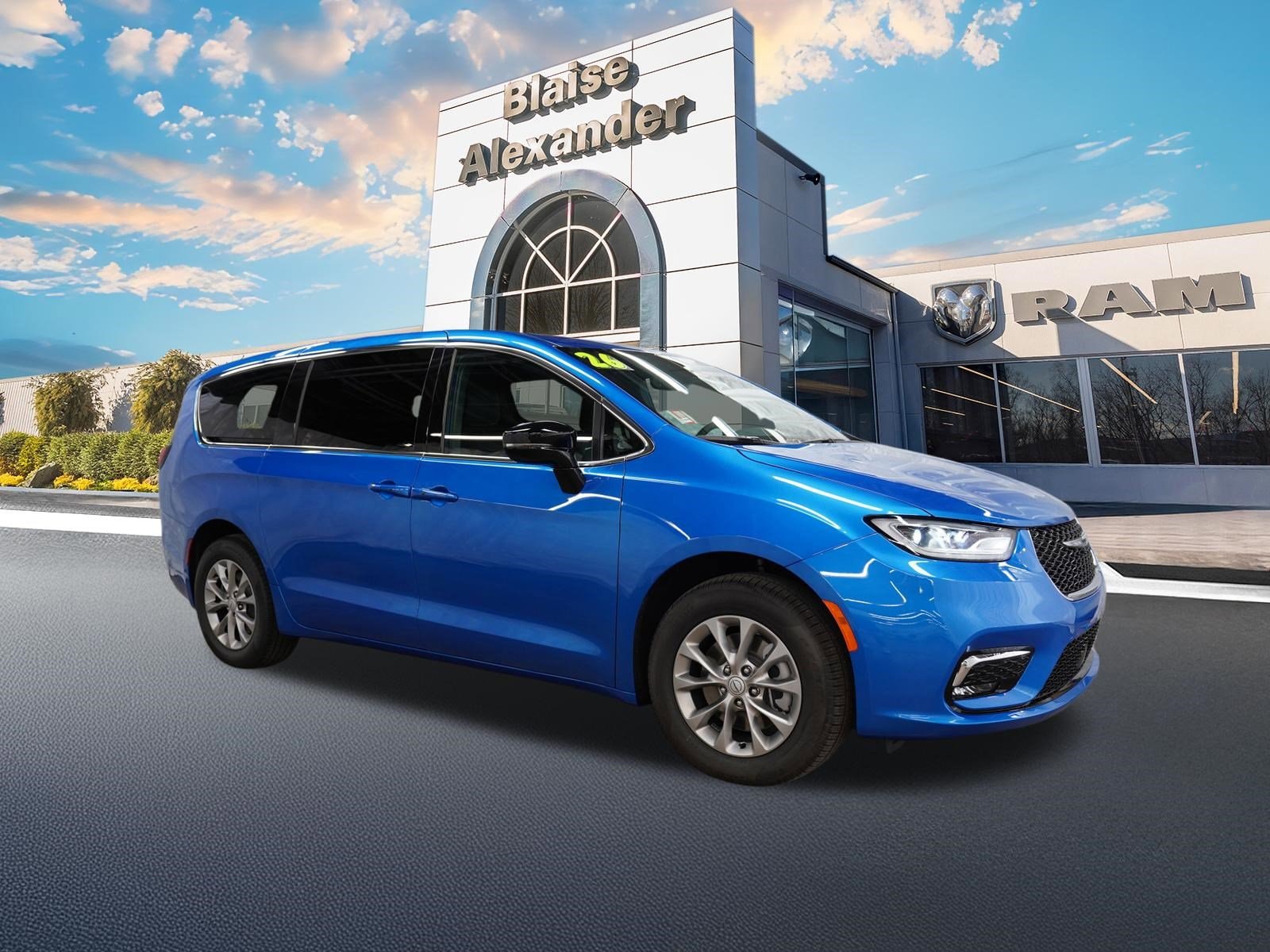2026 Chrysler Pacifica Select AWD's photo
