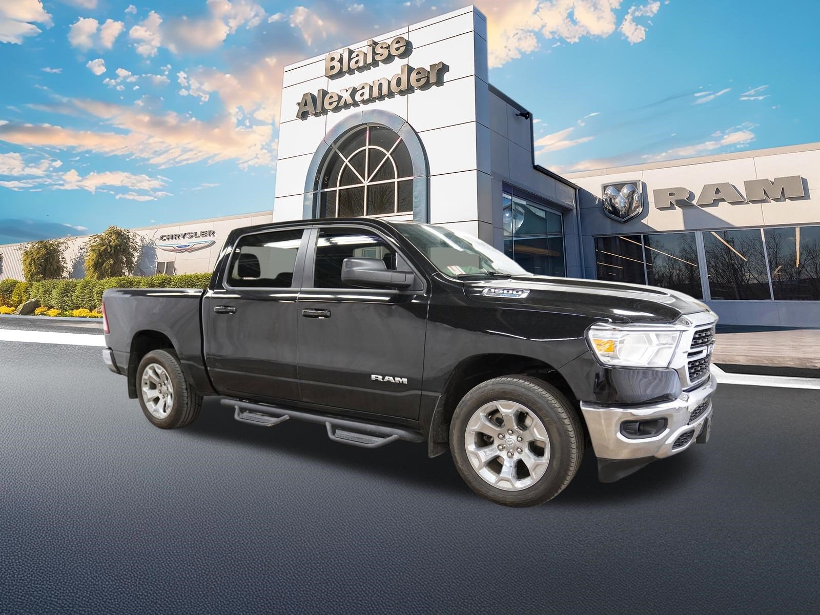 2022 RAM 1500 Big Horn/Lone Star 4x4 Crew Cab 5'7's photo
