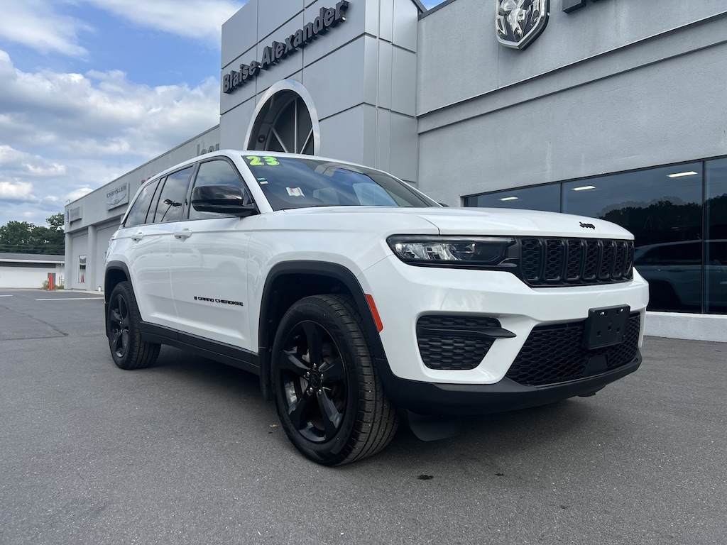 Used 2023 Jeep Grand Cherokee Laredo SUV