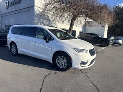 2026 Chrysler Pacifica SELECT Passenger Van