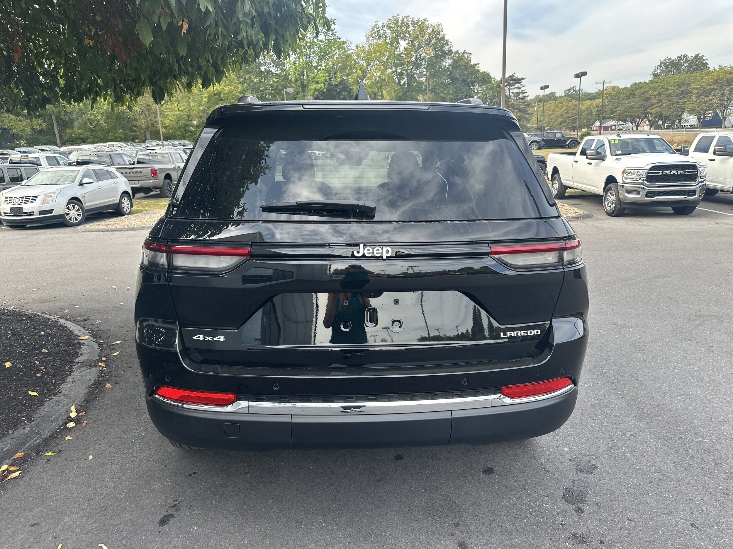 2025 Jeep Grand Cherokee Laredo photo 3