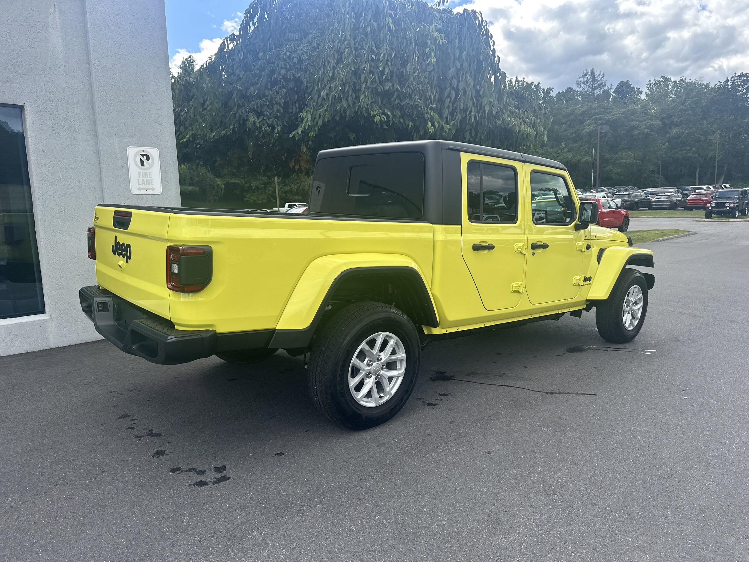 2023 Jeep Gladiator Sport S photo 3
