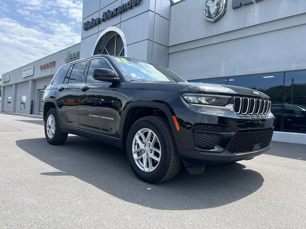 Used 2025 Jeep Grand Cherokee Laredo SUV