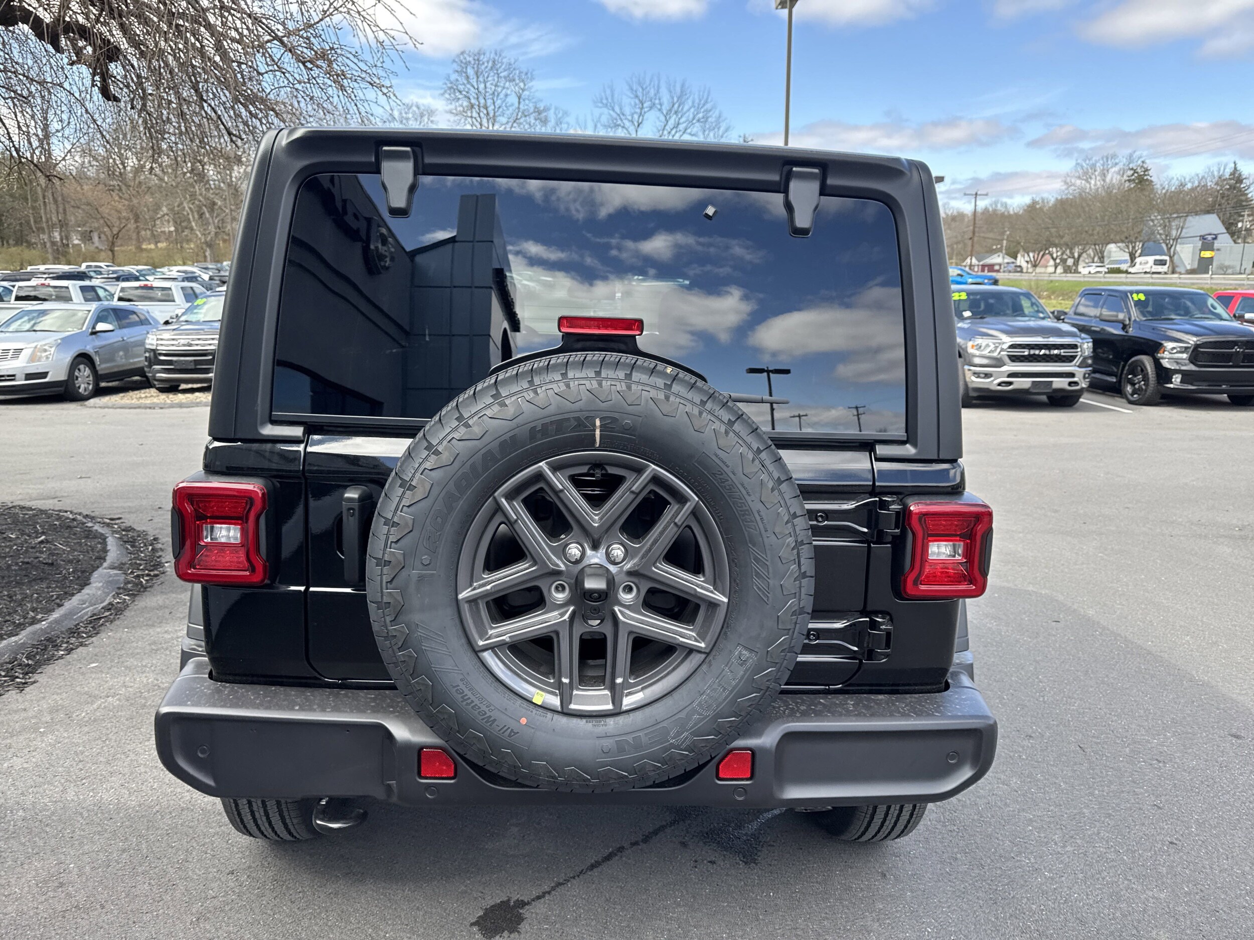 2025 Jeep Wrangler Sport photo 4