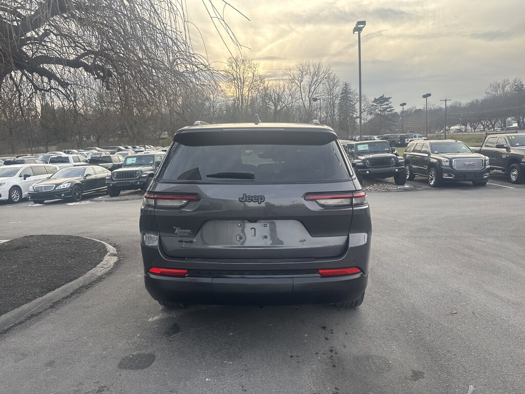 Used 2023 Jeep Grand Cherokee L Laredo SUV
