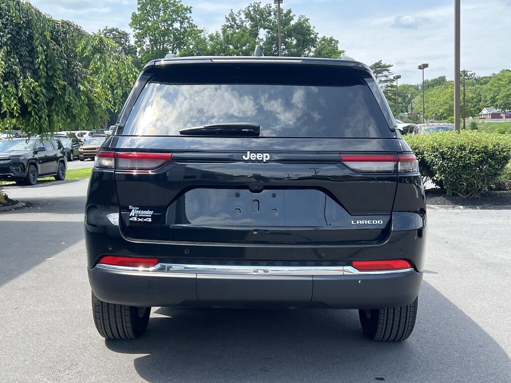 Used 2025 Jeep Grand Cherokee Laredo SUV