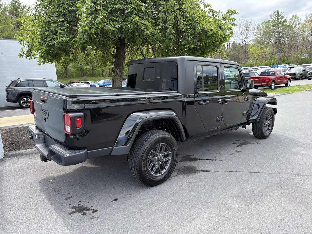 Used 2024 Jeep Gladiator Sport Truck Crew Cab