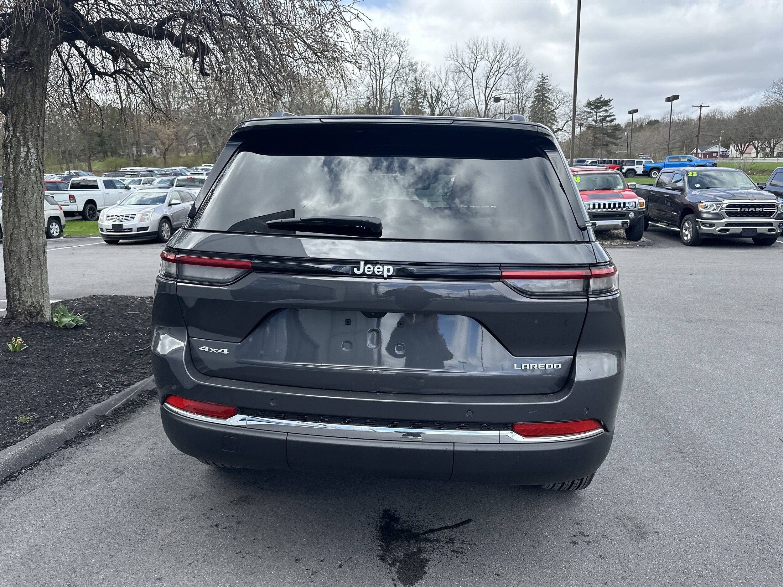 2025 Jeep Grand Cherokee Laredo X photo 3