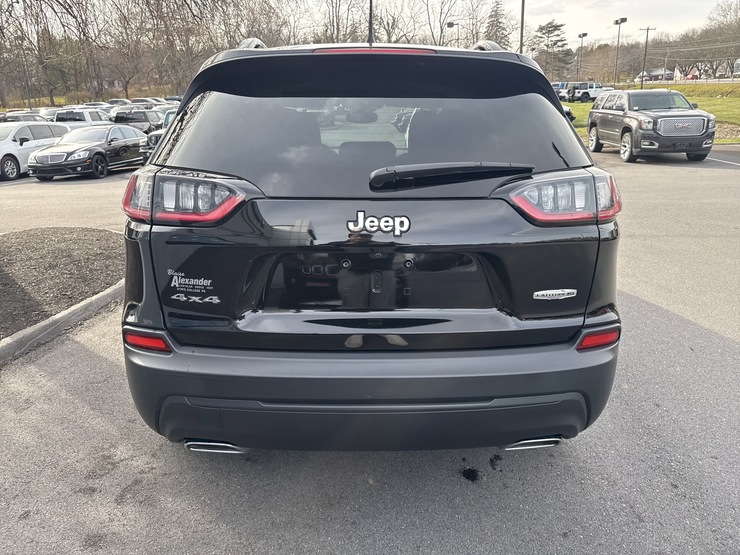 2022 Jeep Cherokee Latitude Lux photo 2