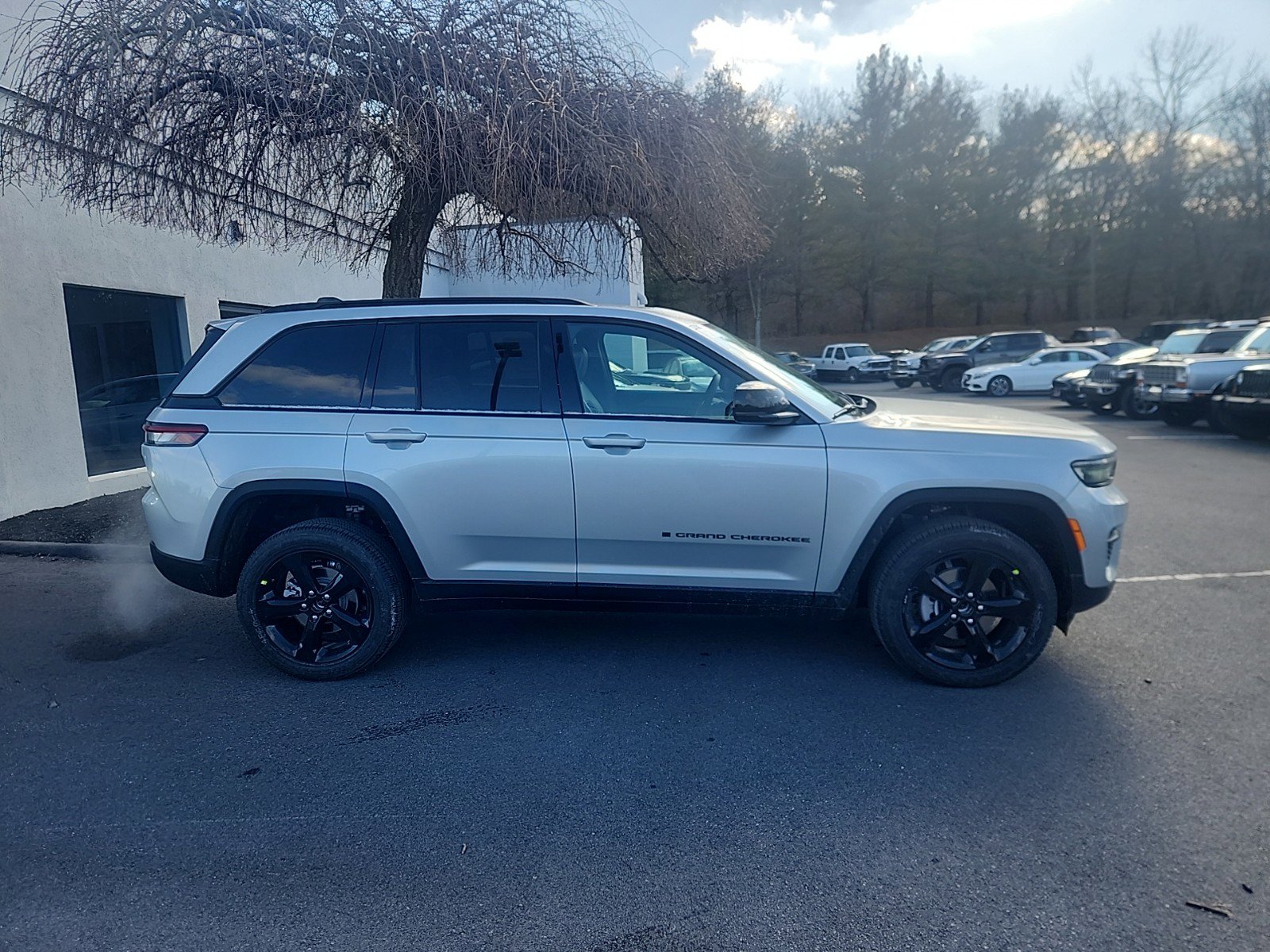 2025 Jeep Grand Cherokee Altitude X photo 2