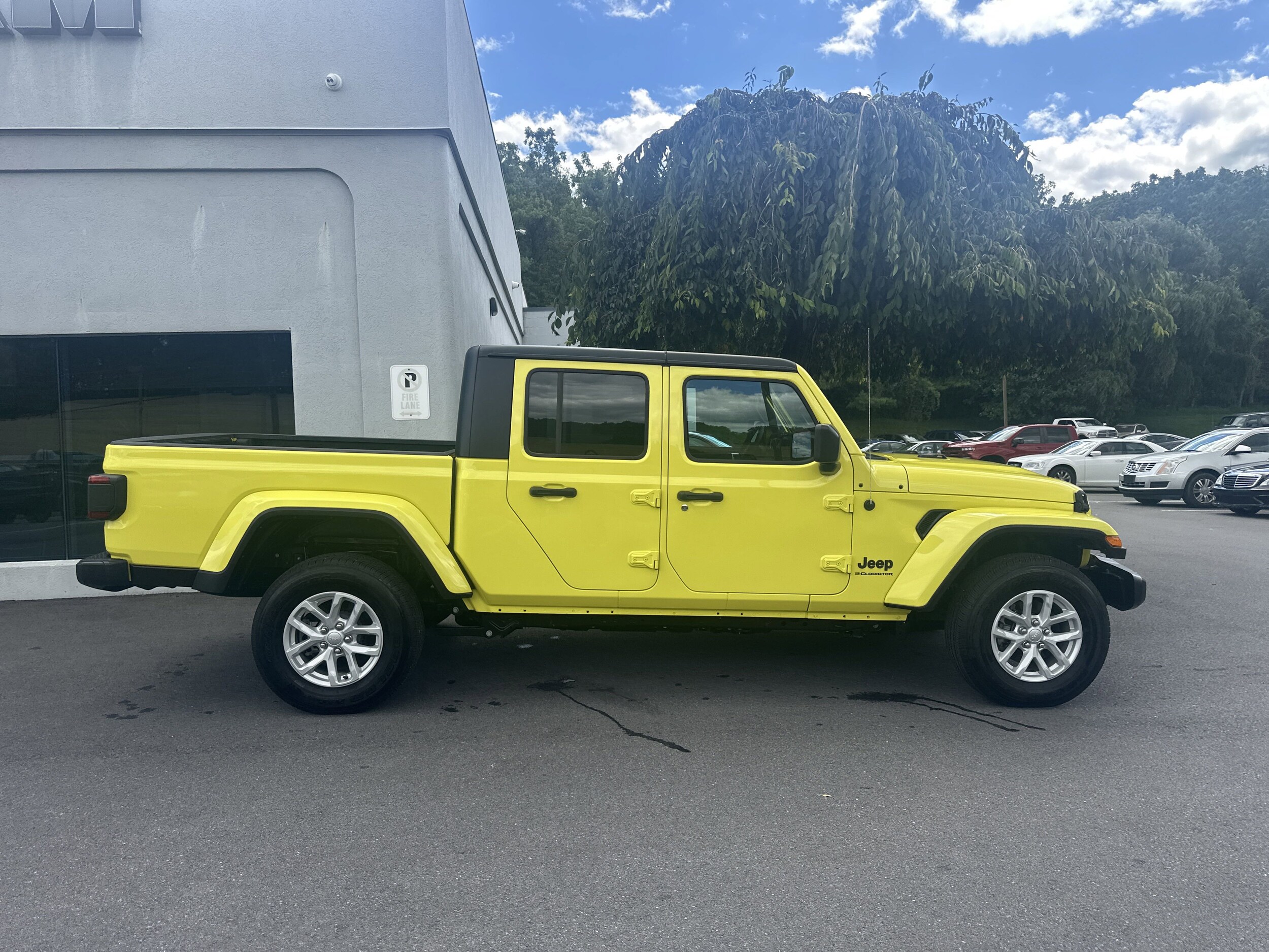 2023 Jeep Gladiator Sport S photo 2
