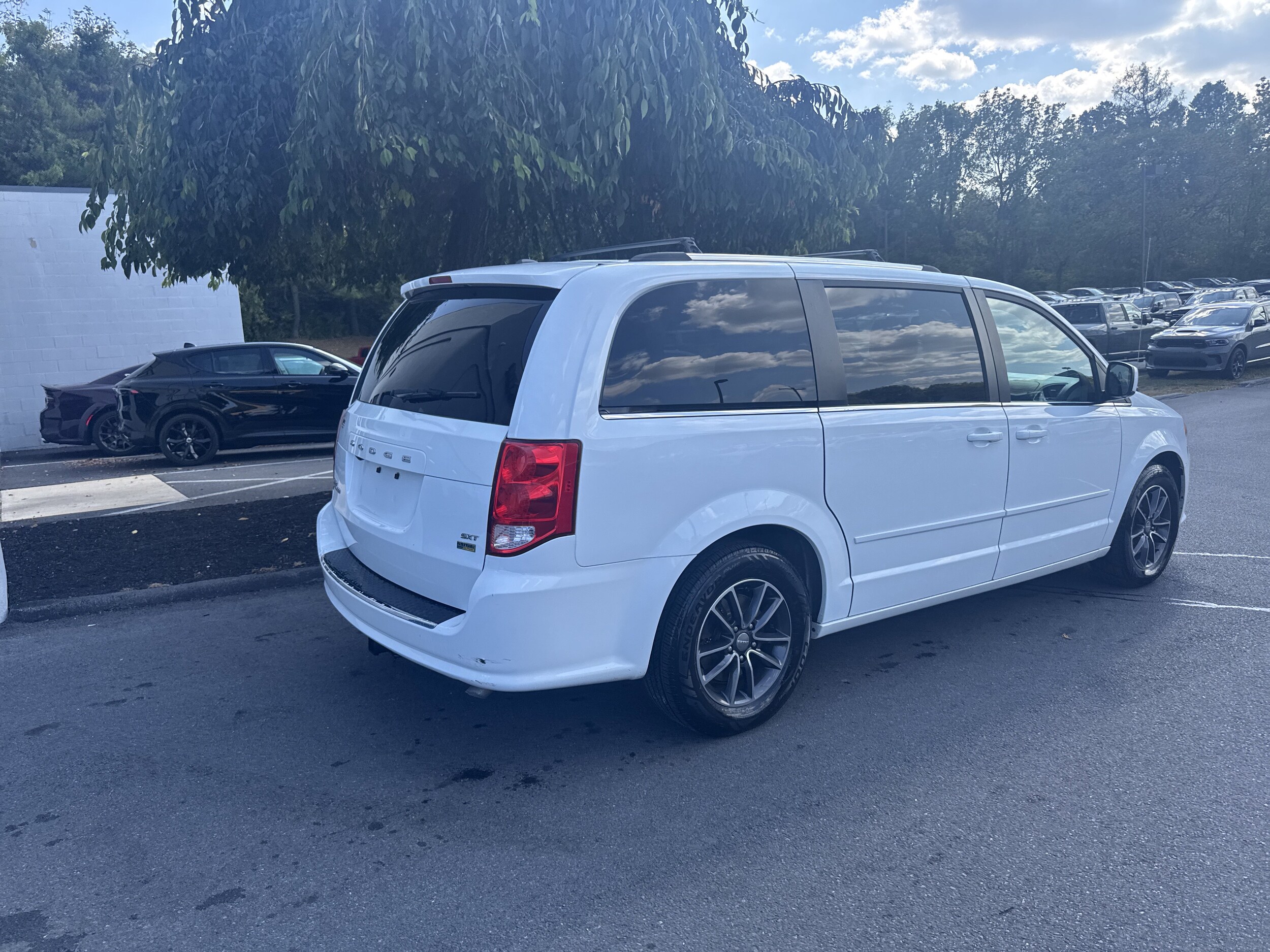 2017 Dodge Grand Caravan SXT photo 3