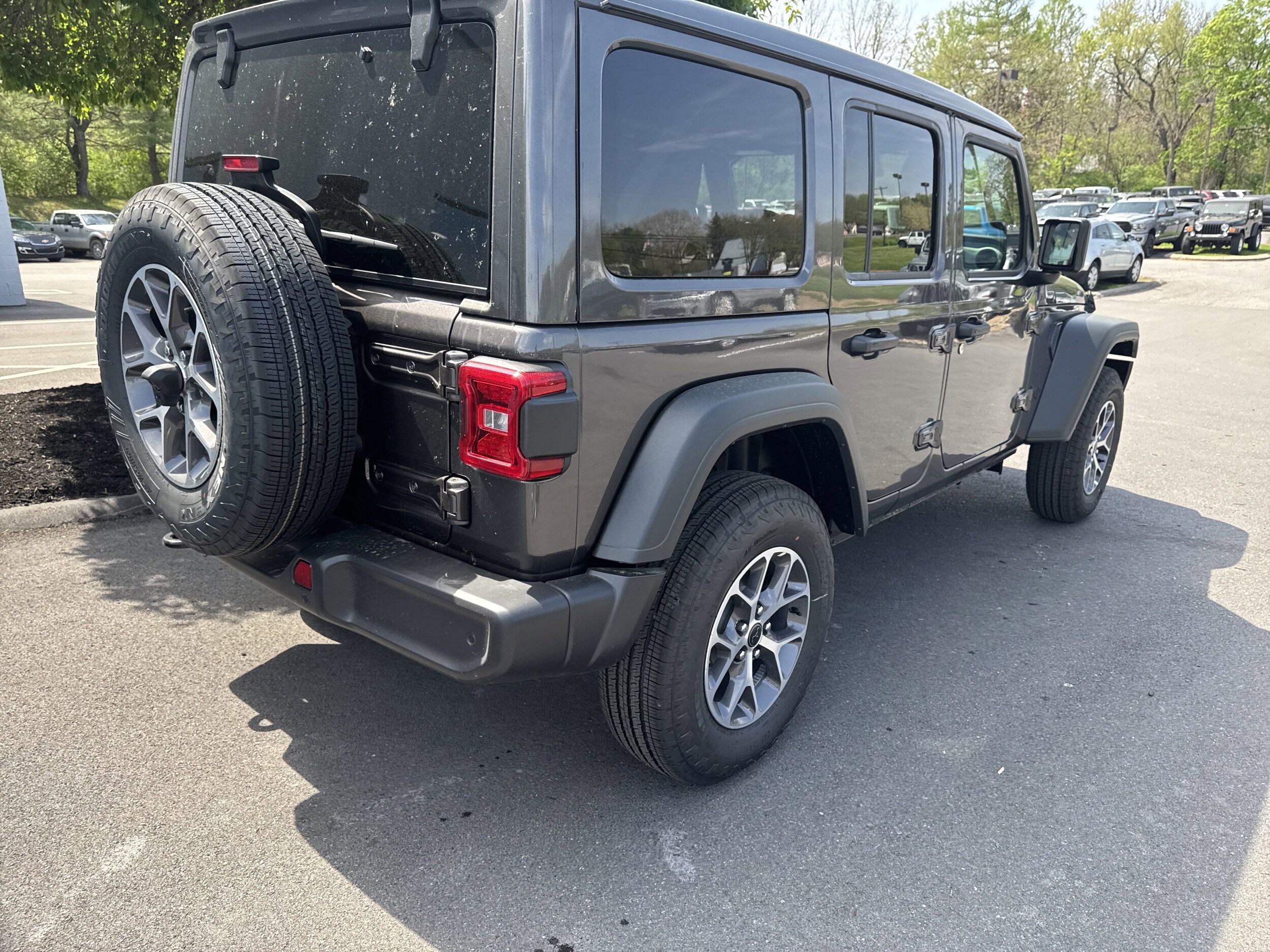 2025 Jeep Wrangler Sport photo 3
