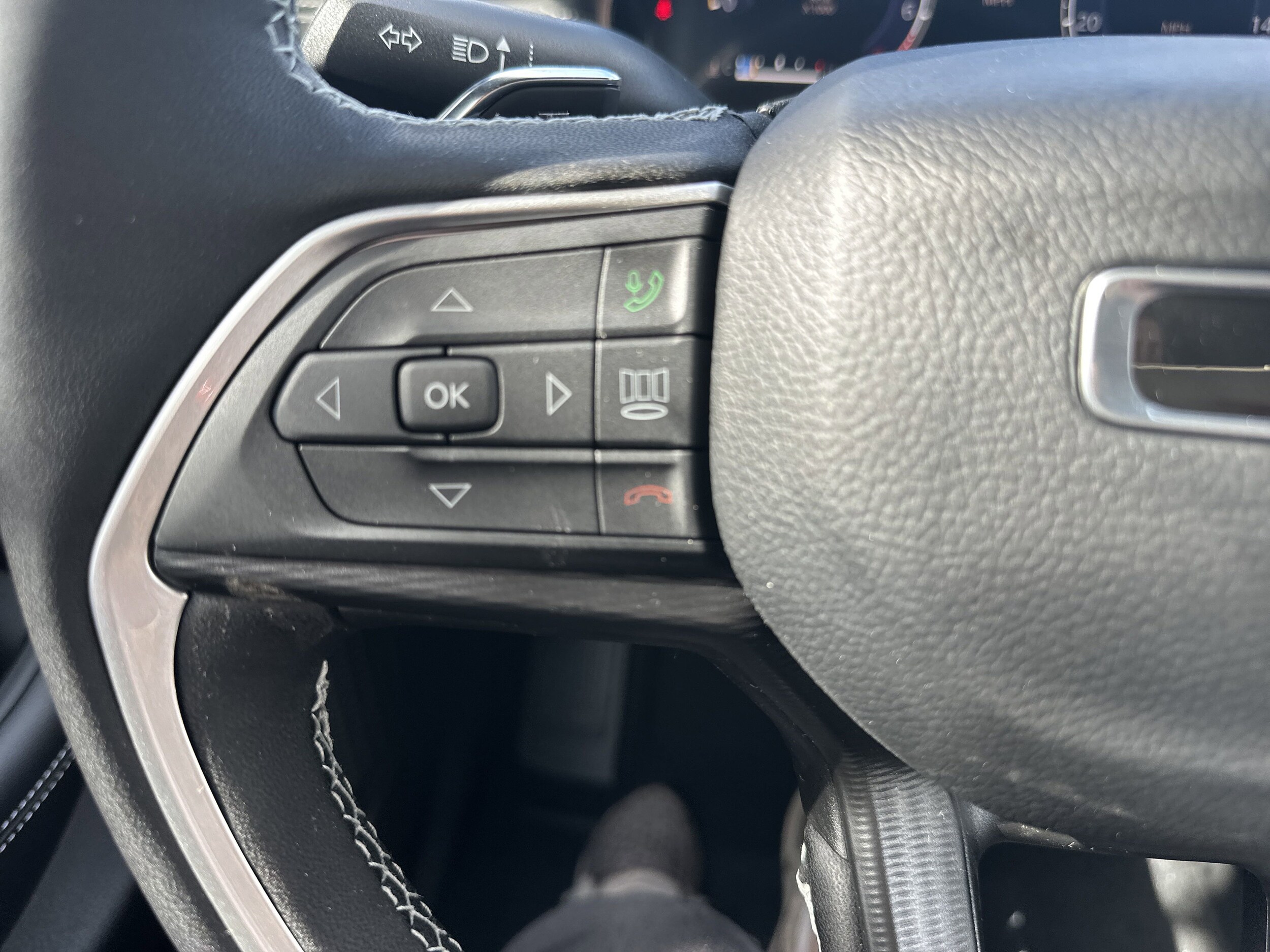 2025 Jeep Grand Cherokee Laredo X photo 2
