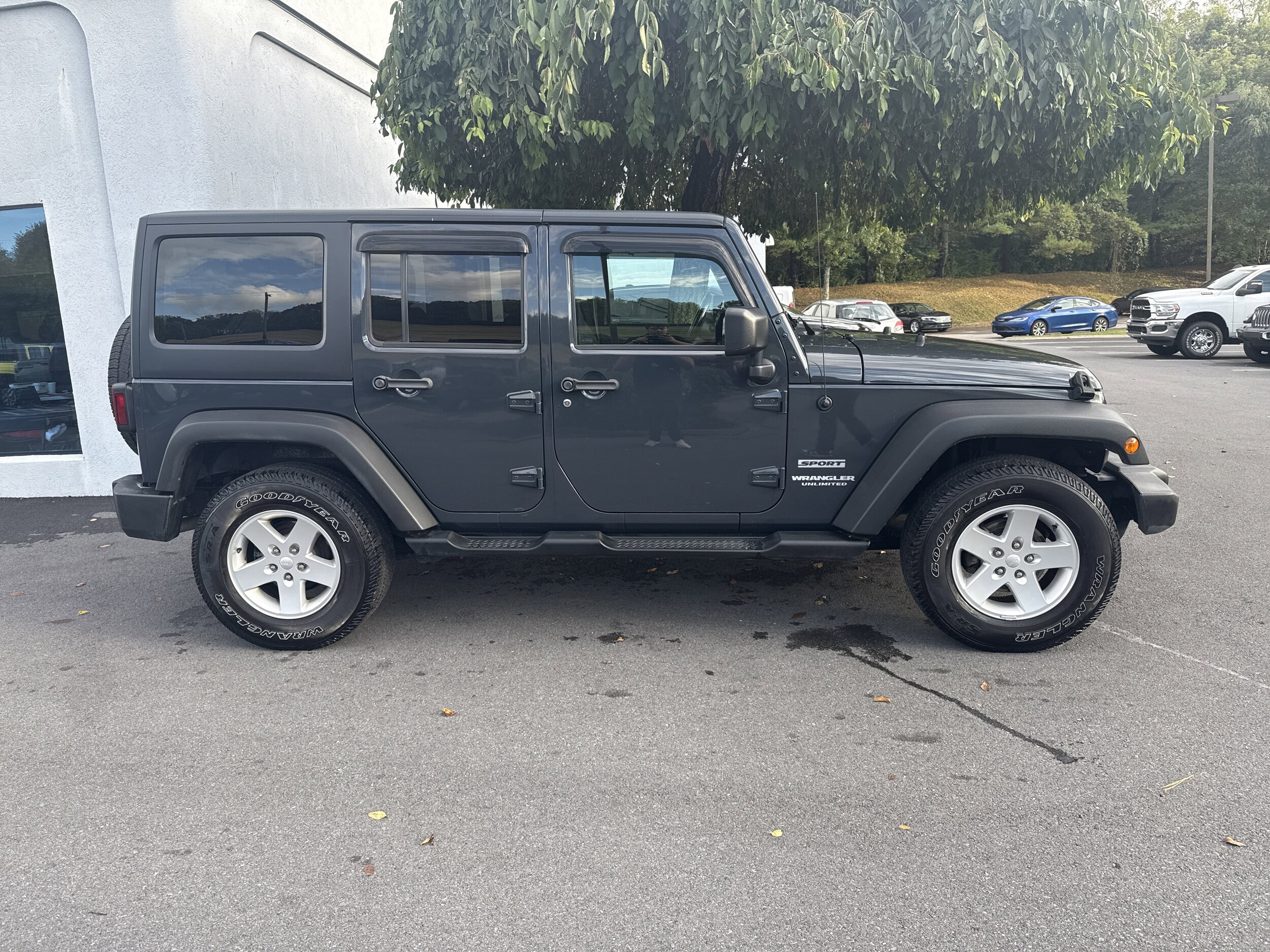 2017 Jeep Wrangler Unlimited Sport photo 2