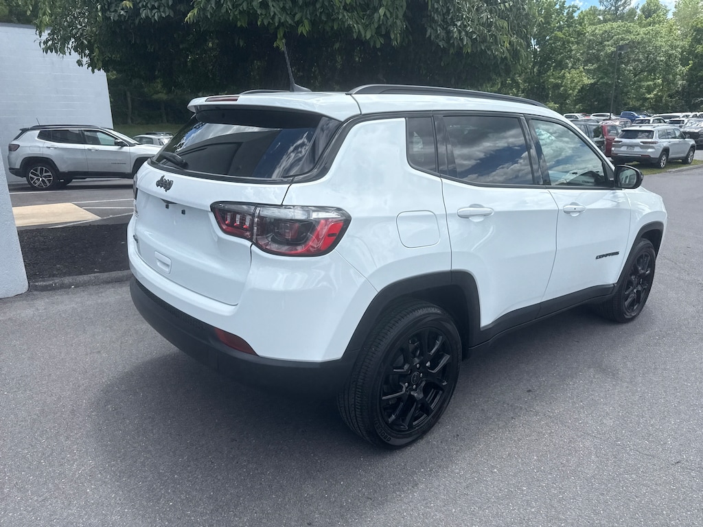 Used 2025 Jeep Compass Latitude SUV