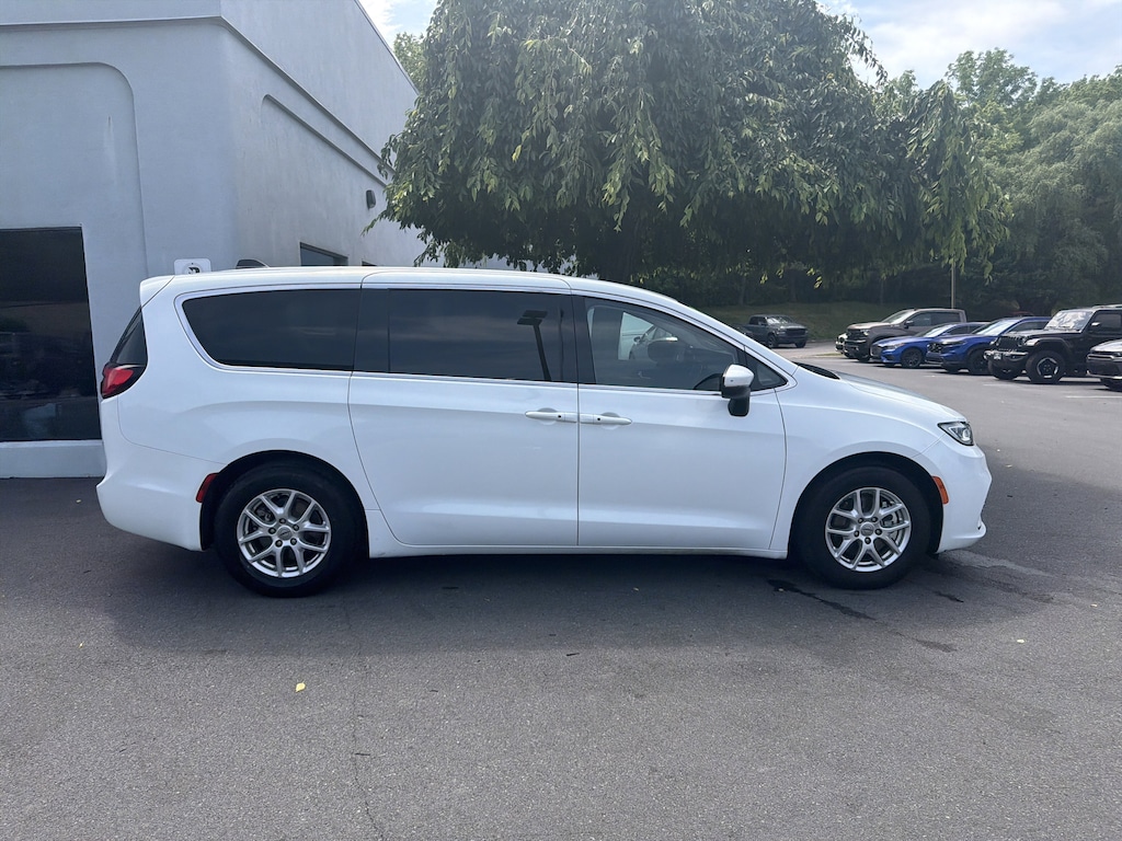Used 2023 Chrysler Pacifica Touring L Van Passenger Van