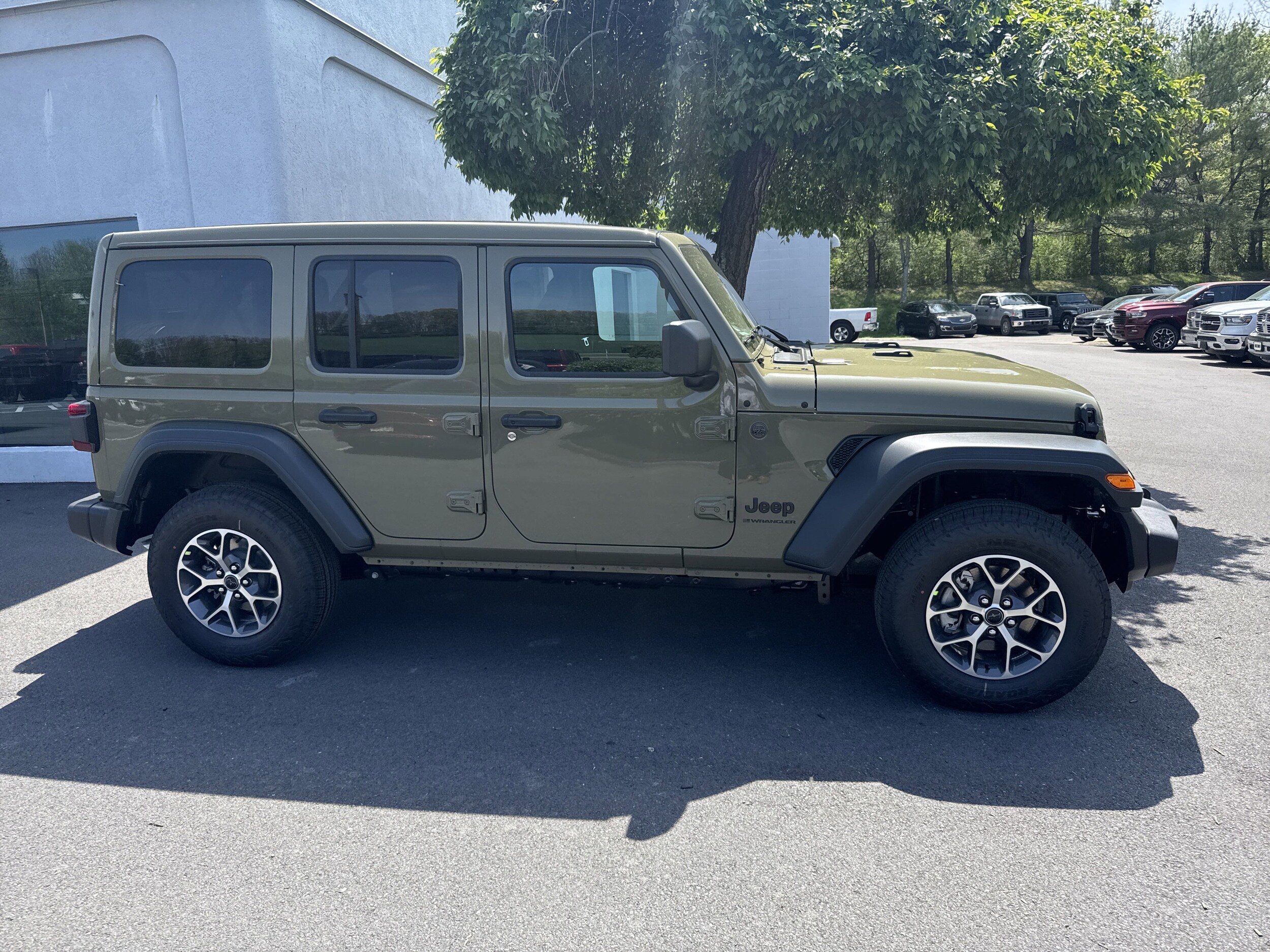 2025 Jeep Wrangler Sport photo 2