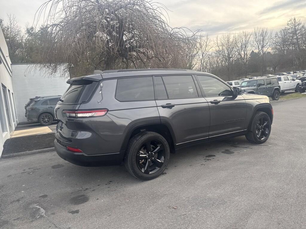 Used 2023 Jeep Grand Cherokee L Laredo SUV