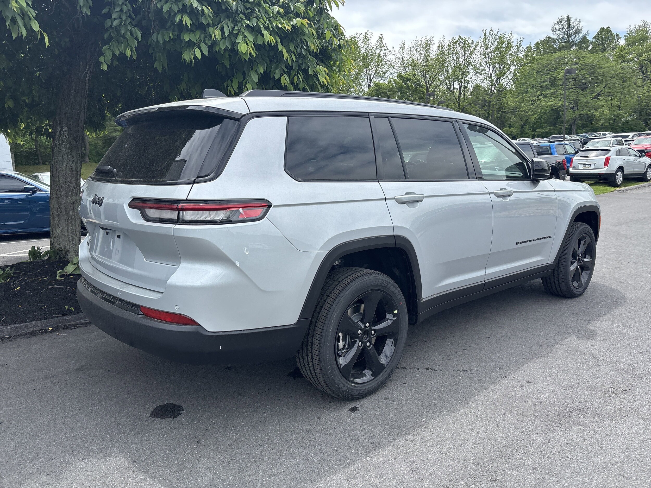 2025 Jeep Grand Cherokee Altitude X photo 2