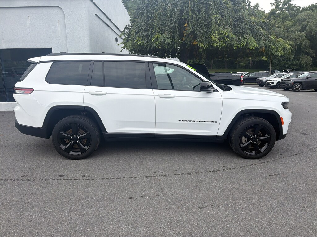 Certified 2025 Jeep Grand Cherokee L Laredo SUV