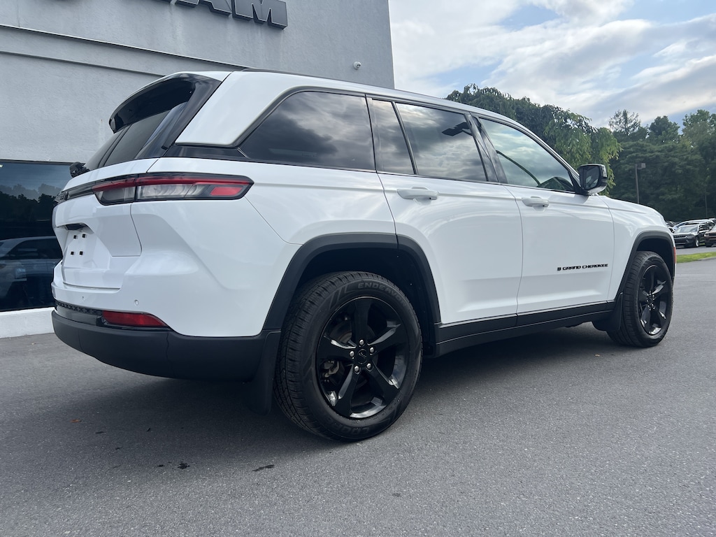 Used 2023 Jeep Grand Cherokee Laredo SUV