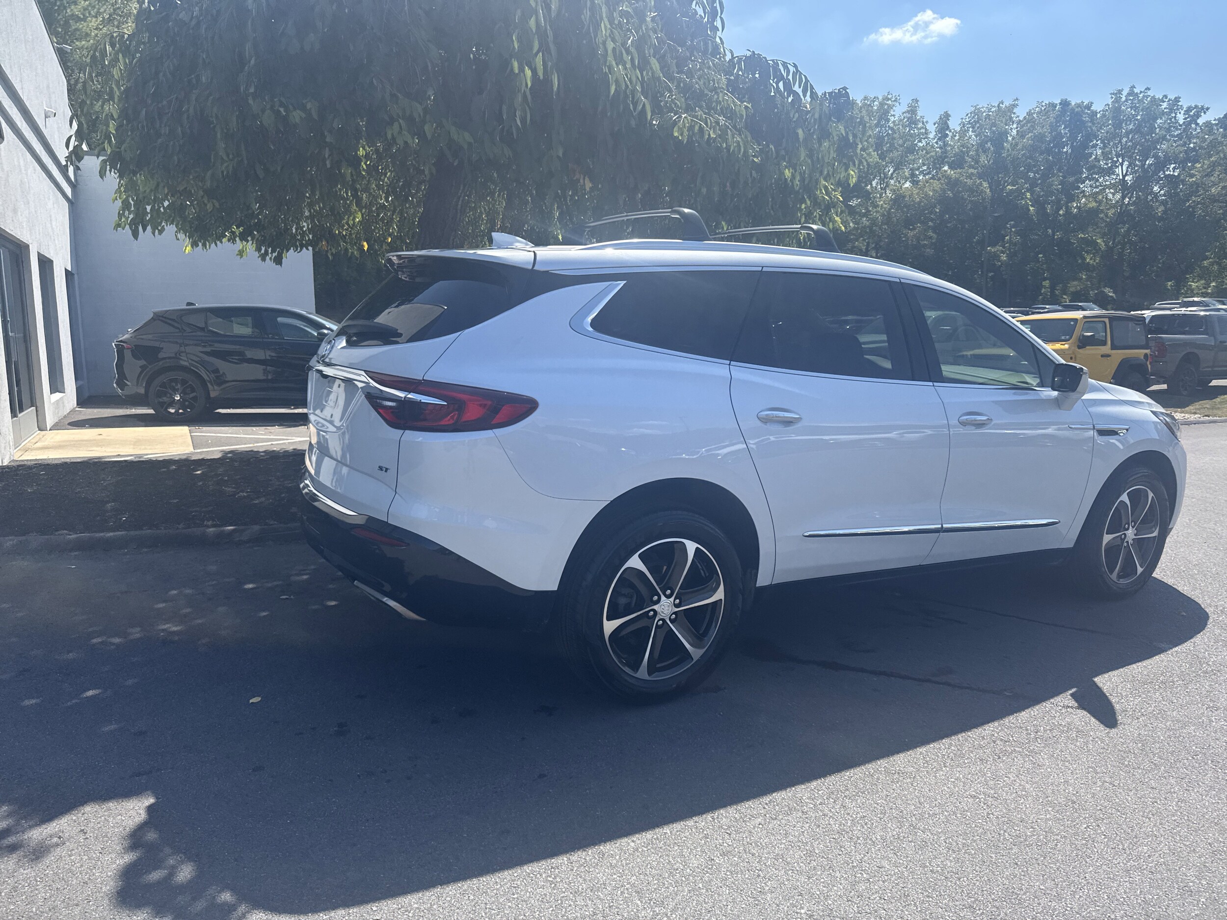 2021 Buick Enclave Essence photo 2