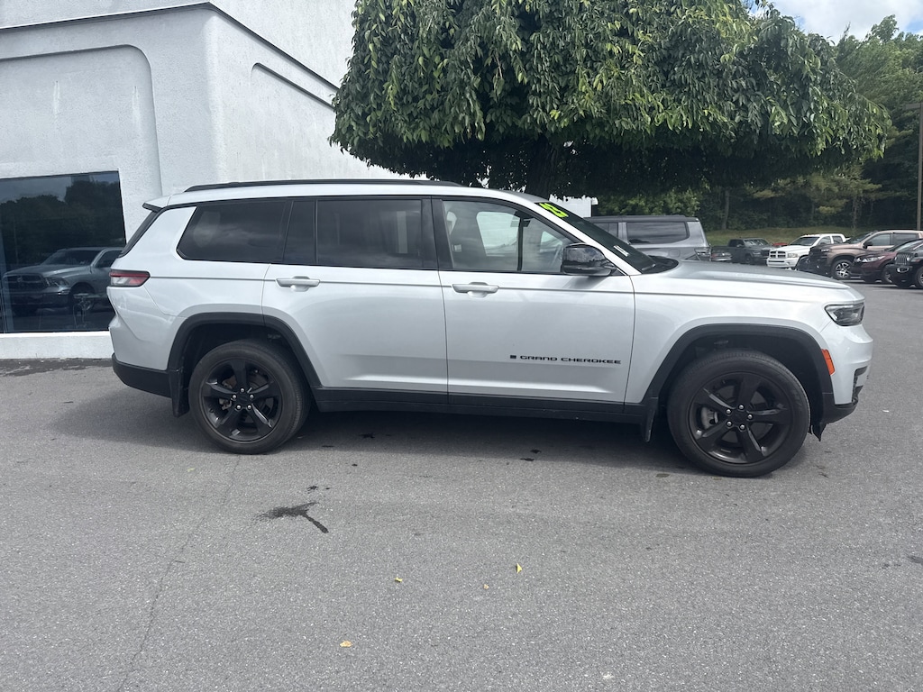 Used 2023 Jeep Grand Cherokee L Laredo SUV